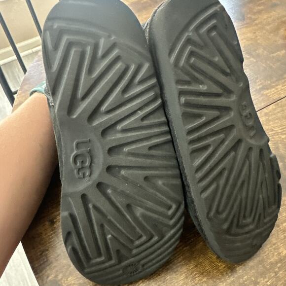 UGG KIDS Classic II Boots Size 2 M Black 1017703 Wool Sheepskin - Picture 7 of 8